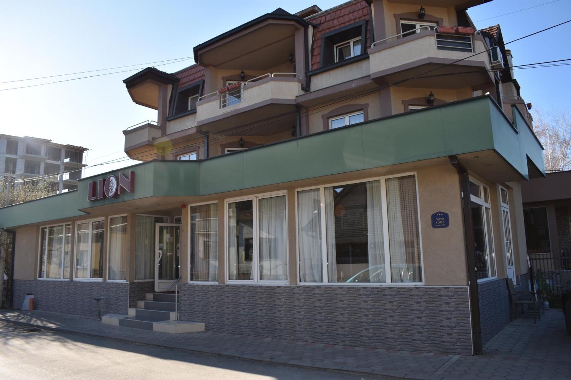 Garni Hotel Lion Jagodina Exterior photo