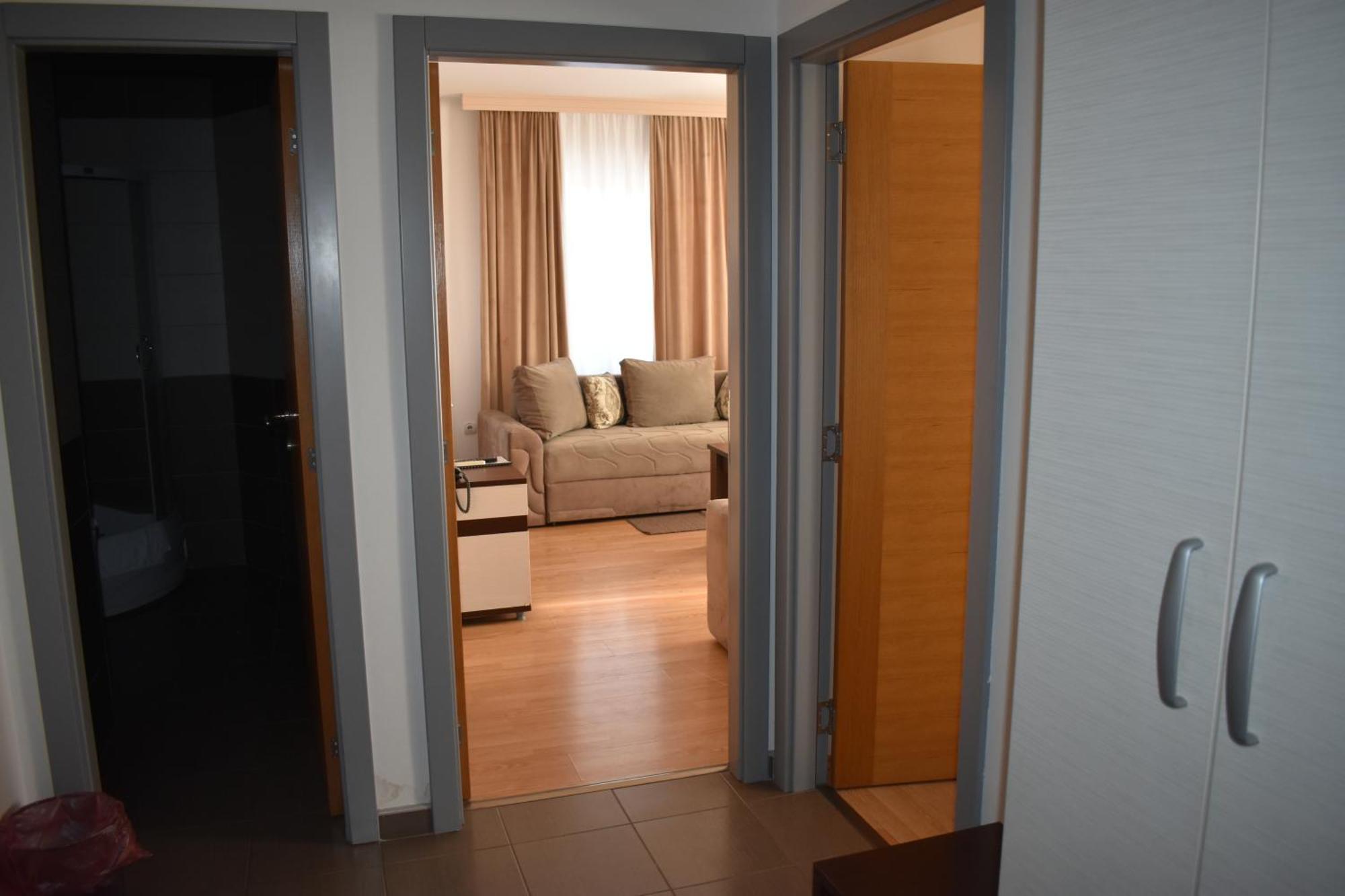 Garni Hotel Lion Jagodina Exterior photo