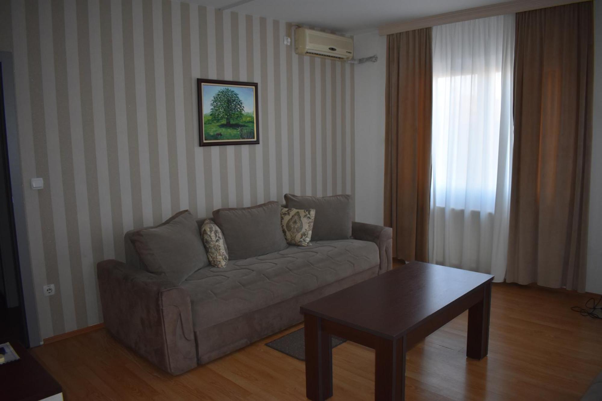 Garni Hotel Lion Jagodina Exterior photo