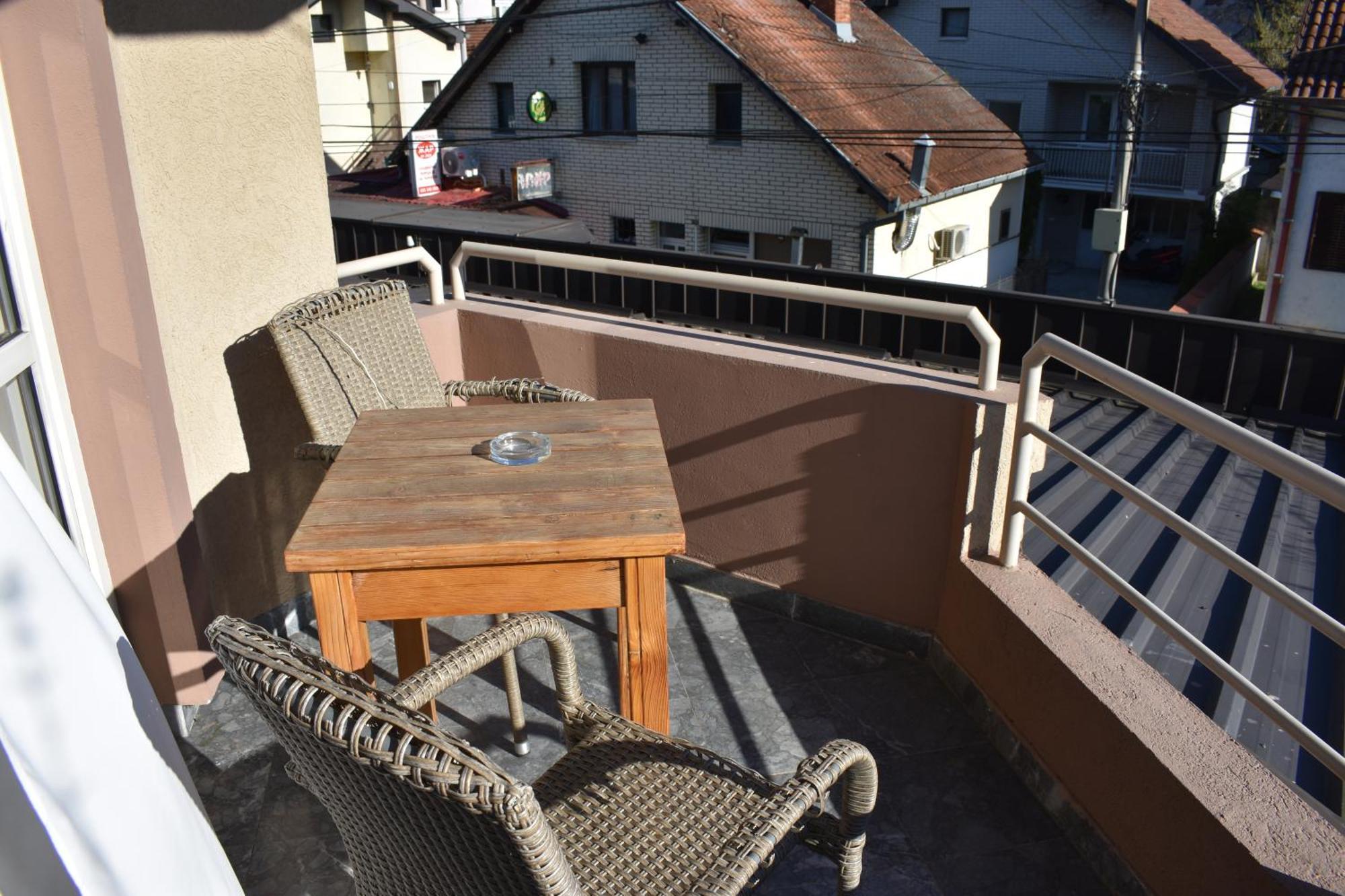 Garni Hotel Lion Jagodina Exterior photo