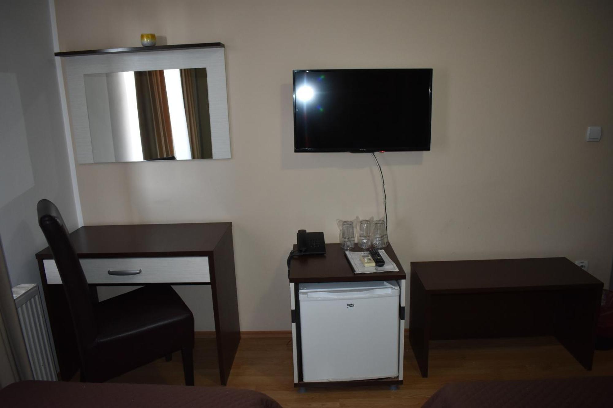 Garni Hotel Lion Jagodina Exterior photo