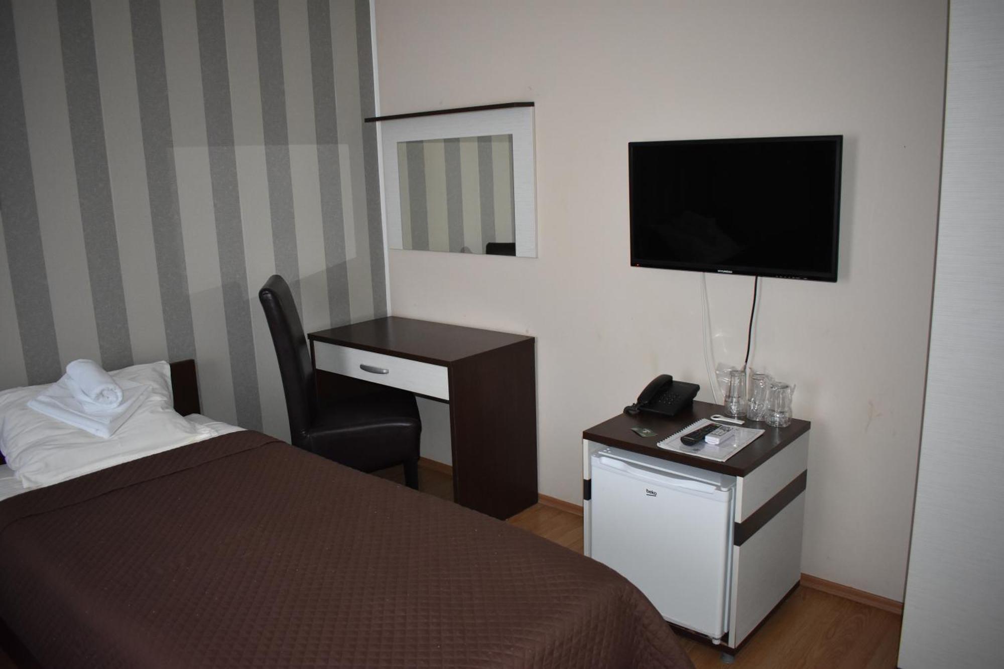Garni Hotel Lion Jagodina Exterior photo